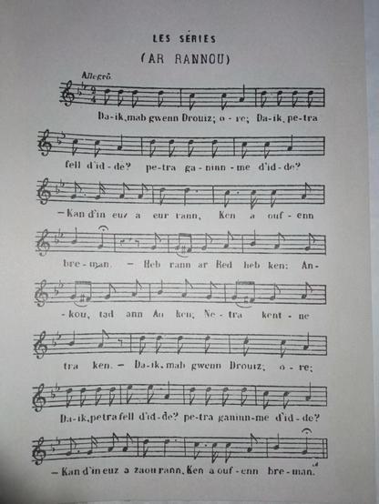 Les Séries / Ar Rannoù, partition avec les paroles en dessous.
Issue du Barzaz Breiz, de Kervarker